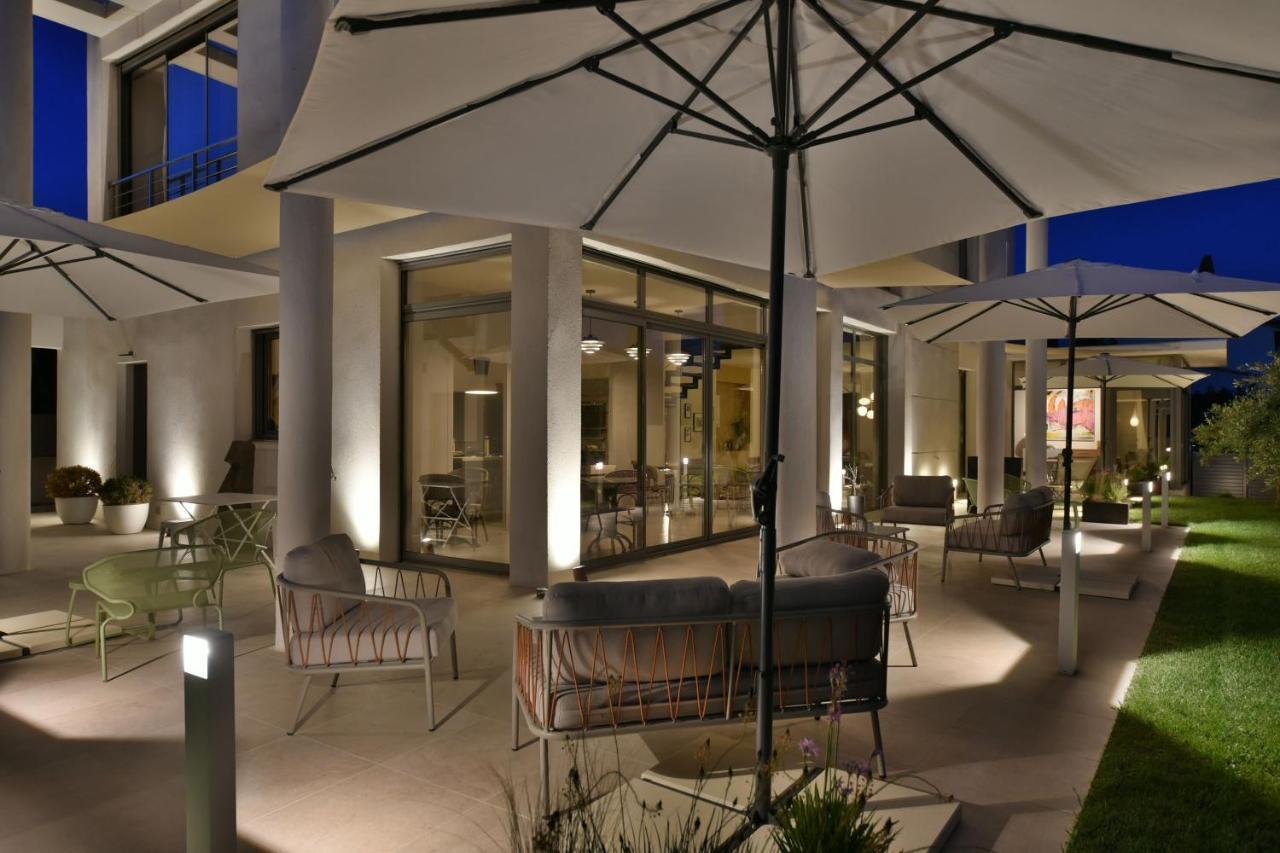 Monte Alta Hotel Salon-de-Provence Exterior photo